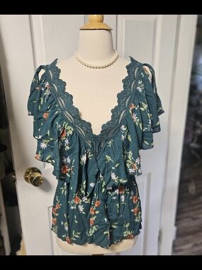 Daytrip Teal Floral Ruffle Sleeve Lace-Trim V-Neck Top L